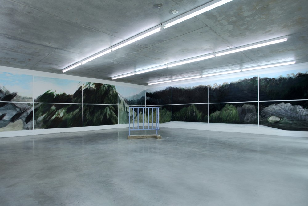 Structure de Jérémy Liron (1er plan) Peinture de Claire Chauvel (2ème plan) Exposition IMMERSION au CACL - mai 2015